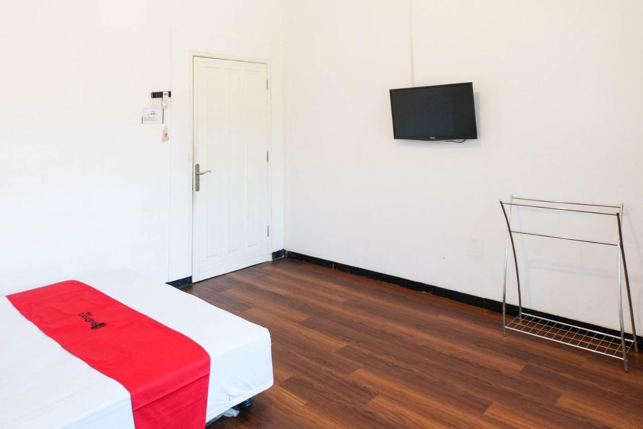 Hotel Reddoorz Near Ahmad Yani Airport 3 Semarang Exterior foto