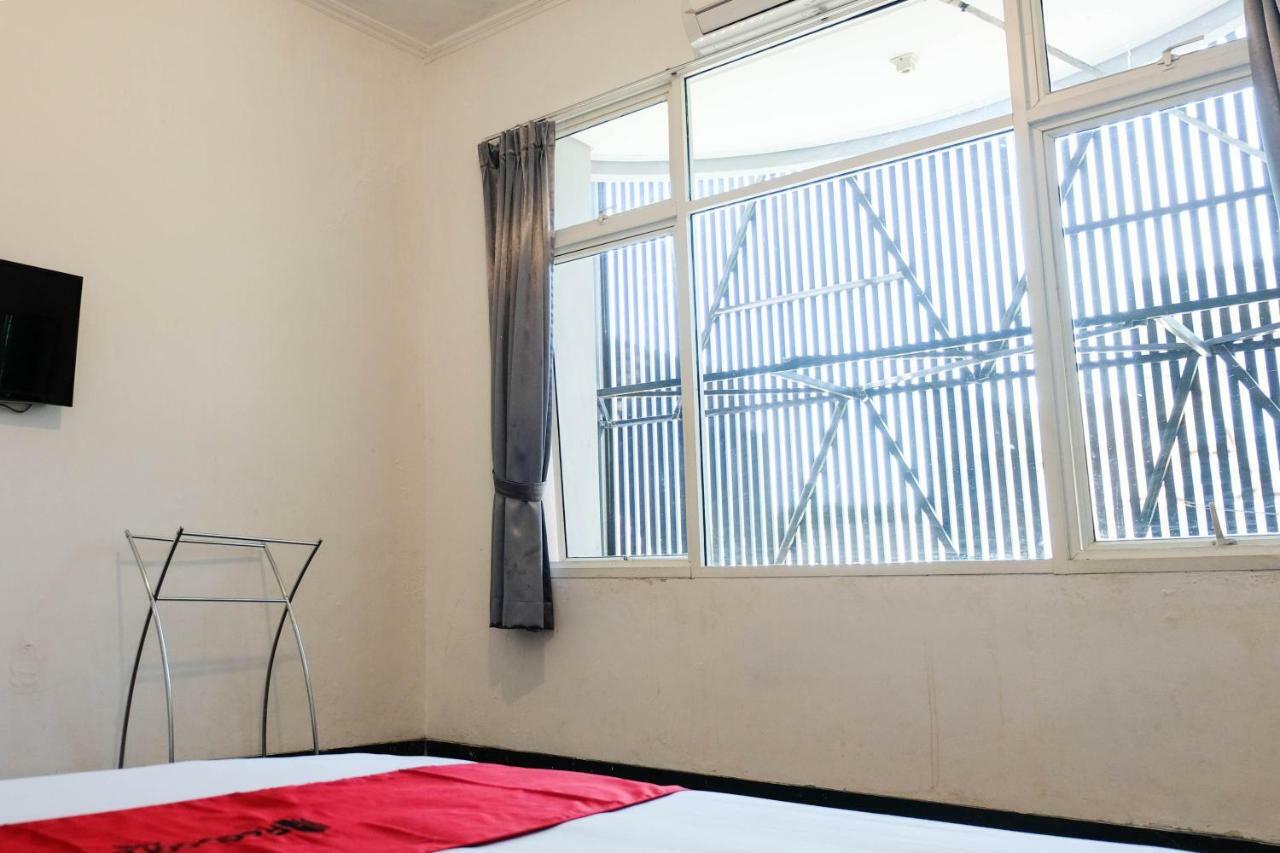 Hotel Reddoorz Near Ahmad Yani Airport 3 Semarang Exterior foto