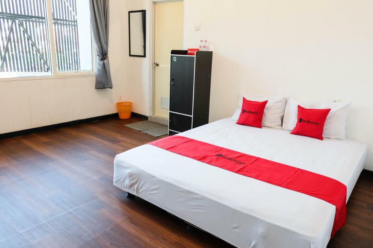 Hotel Reddoorz Near Ahmad Yani Airport 3 Semarang Exterior foto